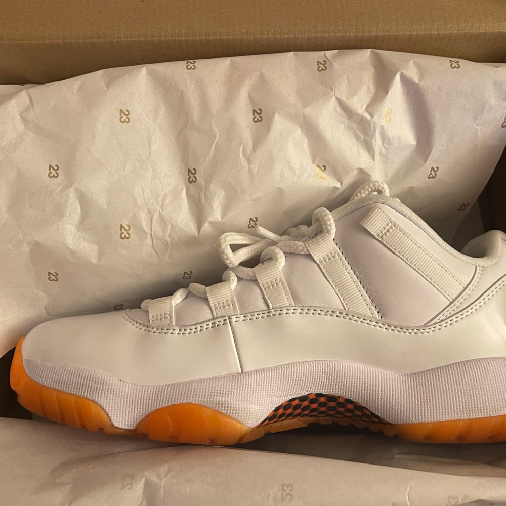 Jordan 11 Low Women Citrus